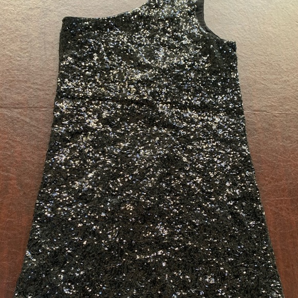 Alice & Olivia sequence off the shoulder dress - Picture 3 of 4